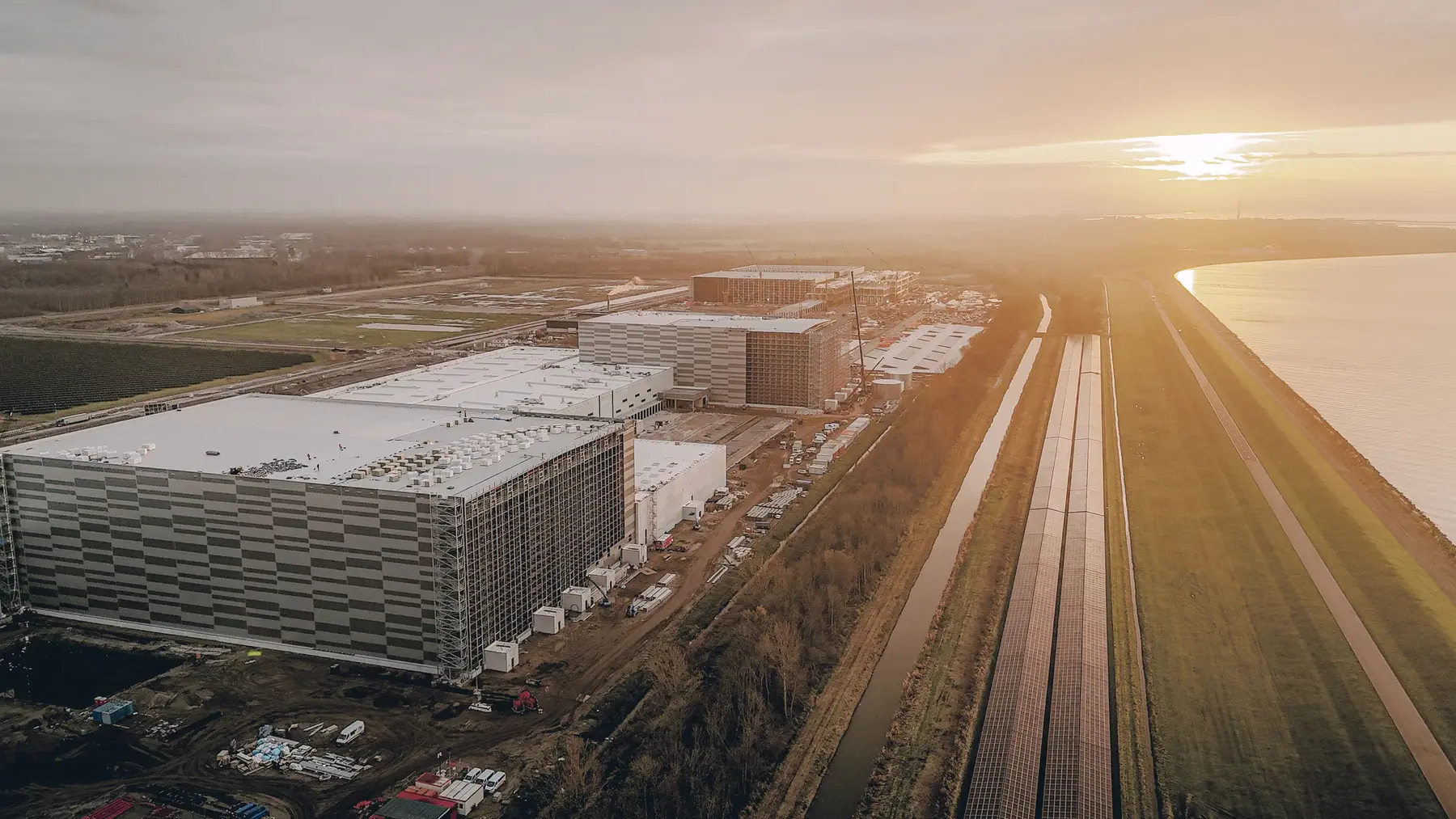 Abdichtungen von industriellen oder gewerblichen Dachflächen